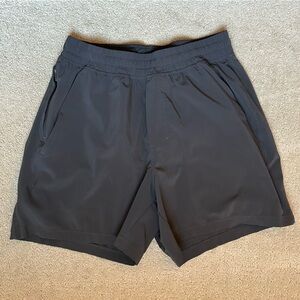 Lululemon Men’s Pace Breaker Short 5” LL Graphite Gray size Small